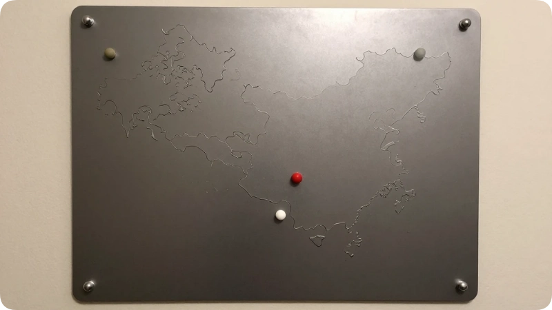 What Is a Travel Magnet Display Board