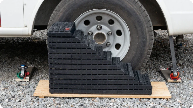 How to Level a Camper With Stabilizer Jacks